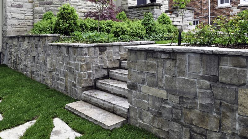 Stone retaining wall